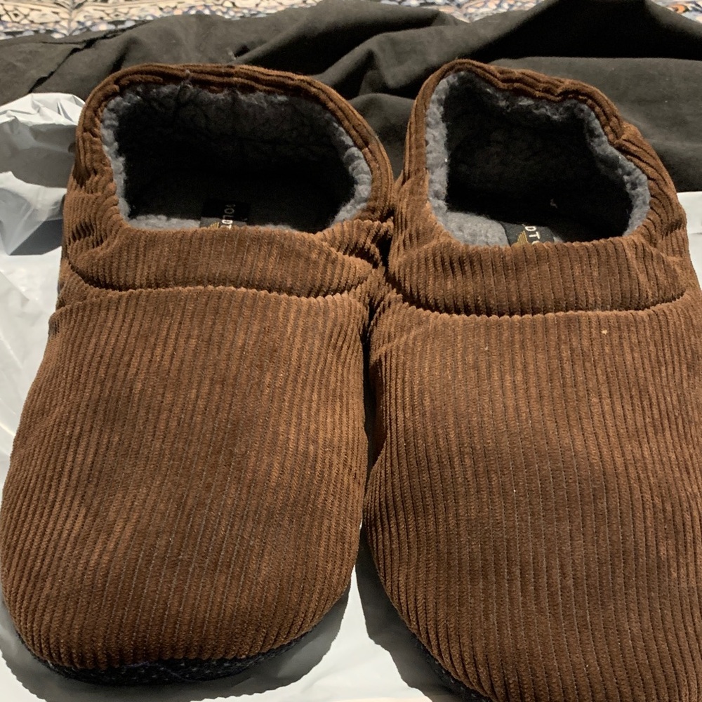 Gold Toe Brown Corduroy Slippers